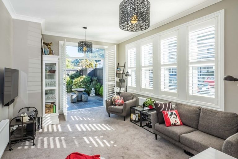 Photo of property in 53 Tinakori Road, Thorndon, Wellington, 6011