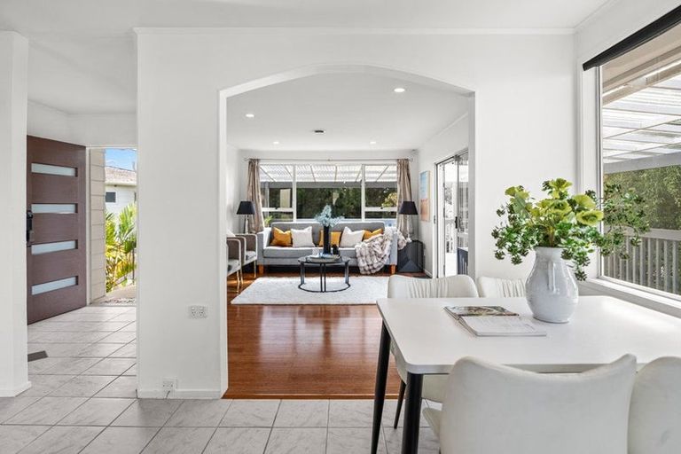Photo of property in 21 Celeste Place, Totara Vale, Auckland, 0627