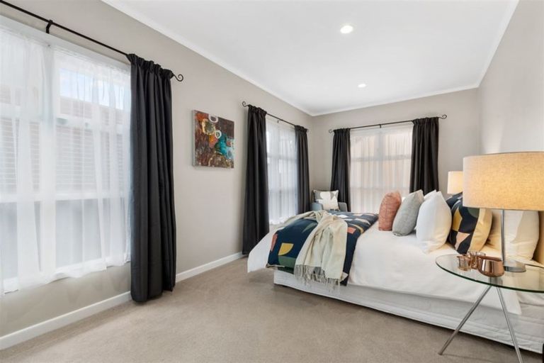 Photo of property in 2/227 Glenfield Road, Hillcrest, Auckland, 0627