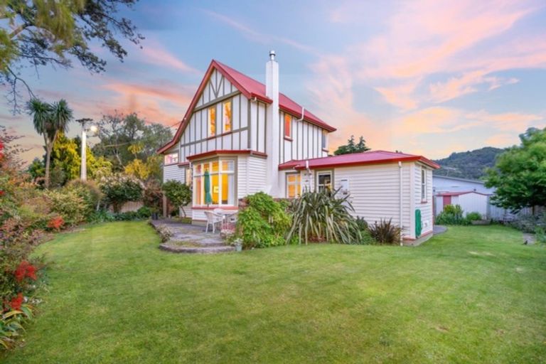 Photo of property in 2 Bracken Street, Wallaceville, Upper Hutt, 5018