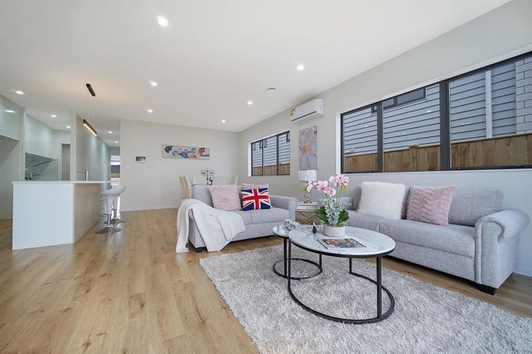 Photo of property in 61 Drumbuoy Drive, Flat Bush, Auckland, 2019