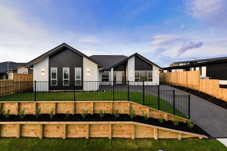 Photo of property in 5 Kapua Crescent, Rototuna North, Hamilton, 3210