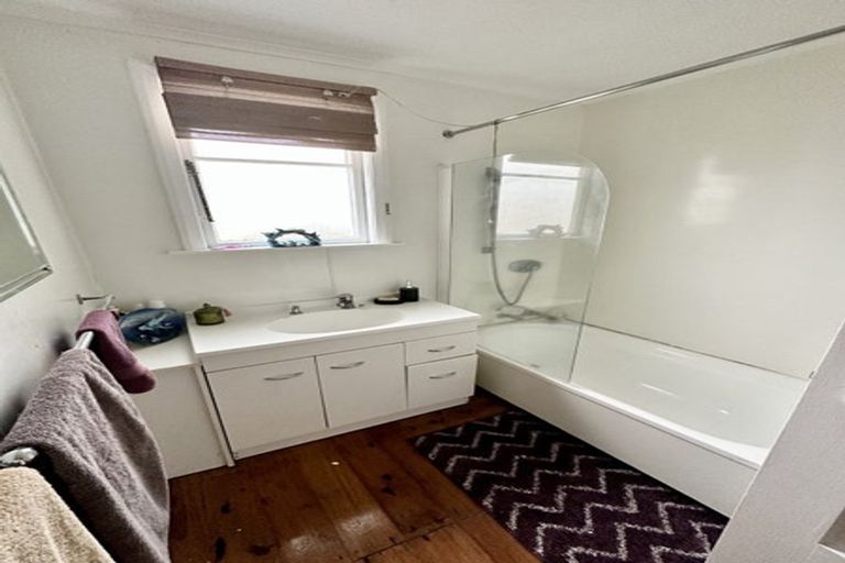 Photo of property in 12 Douglas Street, Hawera, 4610