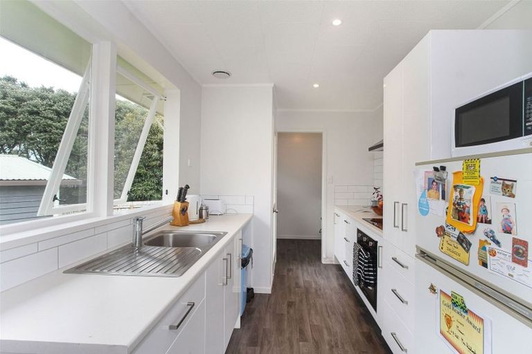 Photo of property in 11 Litchfield Place, Clarks Beach, 2122