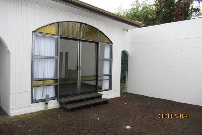 Photo of property in 90 Royal Road, Massey, Auckland, 0614