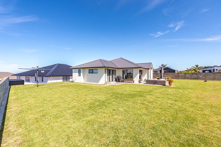 Photo of property in 25 Tirimoana Place, Otamatea, Whanganui, 4501
