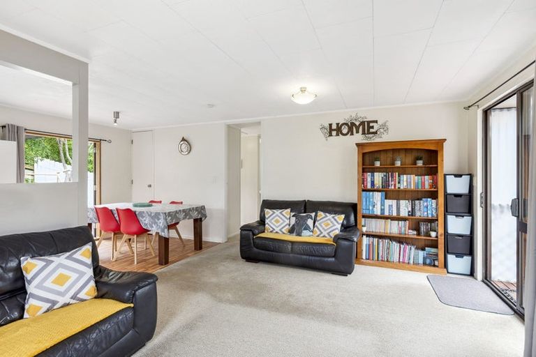 Photo of property in 25 Hookway Grove, Paraparaumu, 5032