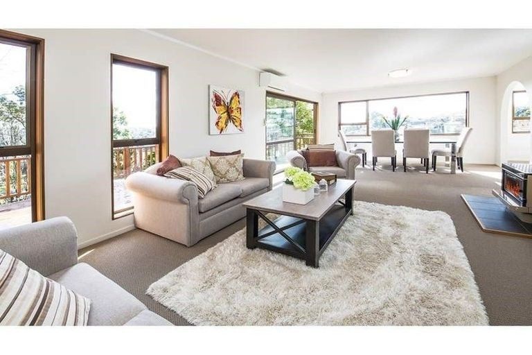 Photo of property in 1 Lynngate Place, Hillcrest, Auckland, 0627