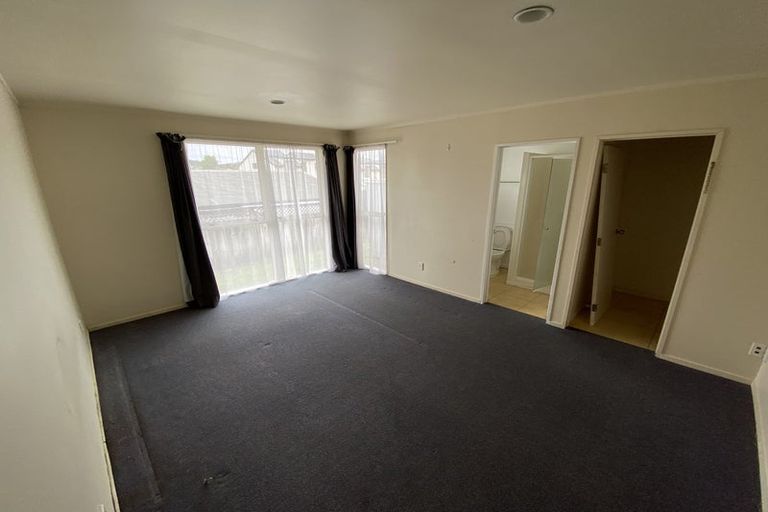Photo of property in 324i West Coast Road, Glen Eden, Auckland, 0602