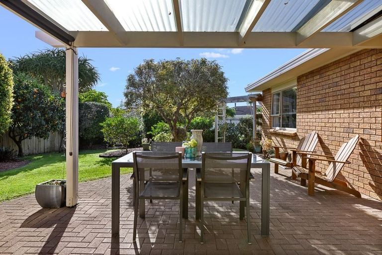 Photo of property in 51 Lakeside Drive, Orewa, 0931