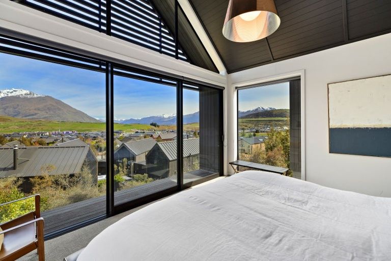 Photo of property in 17 Falconer Rise, Jacks Point, Queenstown, 9371