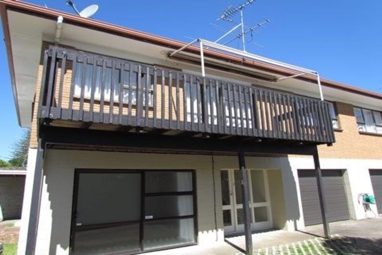 Photo of property in 1/53 Butley Drive, Farm Cove, Auckland, 2012