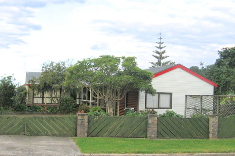 Photo of property in 102 Bambury Place, Onemana, Whangamata, 3691
