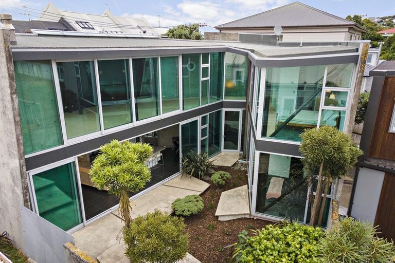 Photo of property in 3b Salmont Place, Kelburn, Wellington, 6012