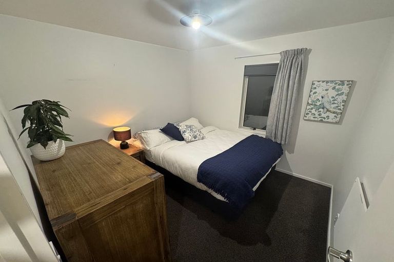 Photo of property in 46 Wynyard Crescent, Fernhill, Queenstown, 9300