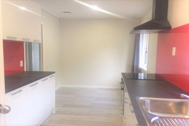 Photo of property in 44 Kervil Avenue, Te Atatu Peninsula, Auckland, 0610