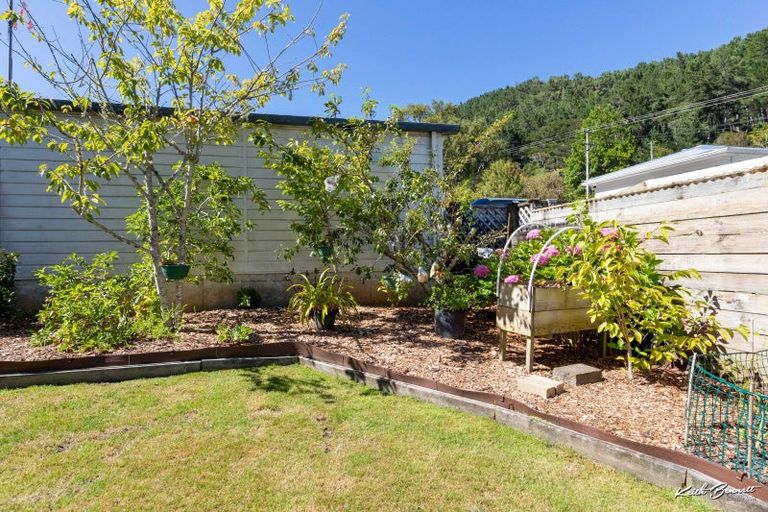 Photo of property in 33 Elmslie Road, Pinehaven, Upper Hutt, 5019