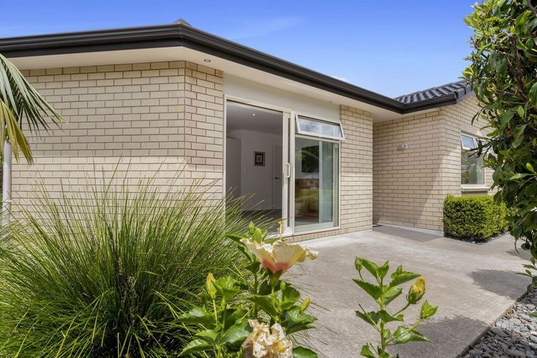 Photo of property in 9 Annalise Place, Orewa, 0931