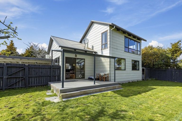 Photo of property in 2/9 Weka Road, Waipahihi, Taupo, 3330