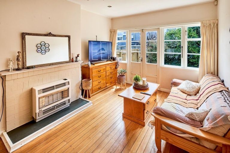 Photo of property in 6 Hobbs Grove, Epuni, Lower Hutt, 5011