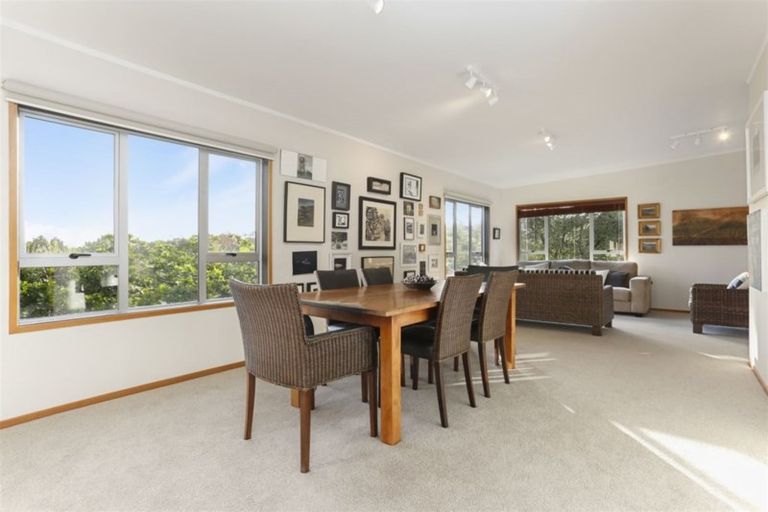 Photo of property in 138 Glenfield Road, Birkenhead, Auckland, 0626
