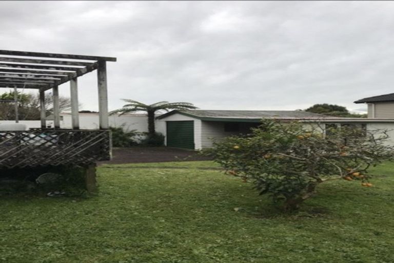 Photo of property in 5 Bodi Place, Te Atatu South, Auckland, 0610