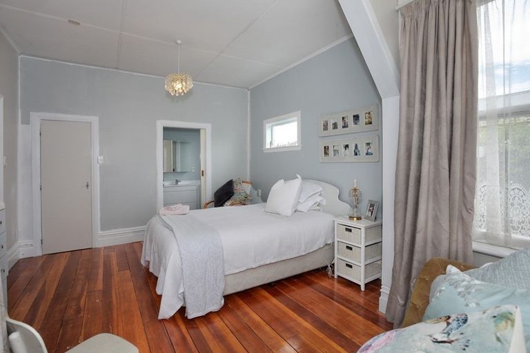 Photo of property in 89 Bridge Street, Bulls, 4818