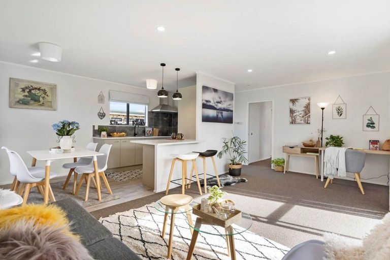 Photo of property in 2/22 Tamworth Close, Manurewa, Auckland, 2102