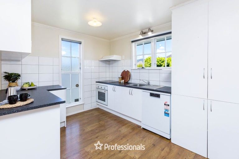 Photo of property in 35 Tacoma Drive, Totara Park, Upper Hutt, 5018