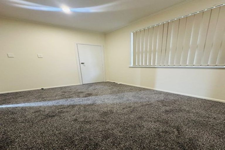 Photo of property in 1 Rondorlyn Place, Manurewa, Auckland, 2102