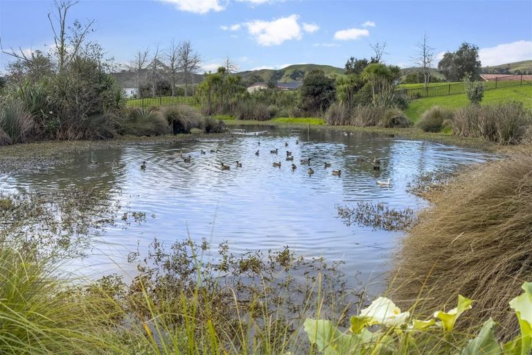 Photo of property in 35 Cabeleigh Drive, Helensville, 0800