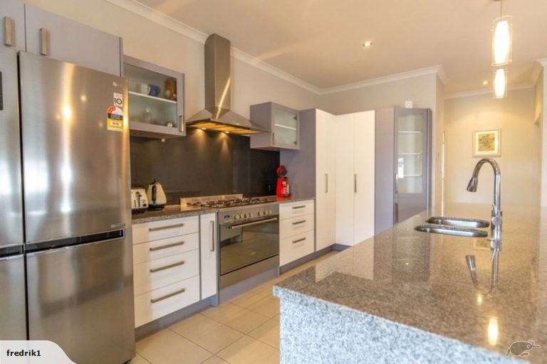 Photo of property in 14 Hampshire Court, Flagstaff, Hamilton, 3210