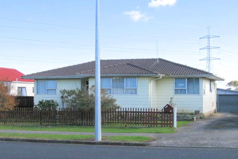 Photo of property in 23 Othello Drive, Clover Park, Auckland, 2023