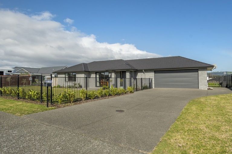 Photo of property in 15 Greystone Place, Omokoroa, 3114
