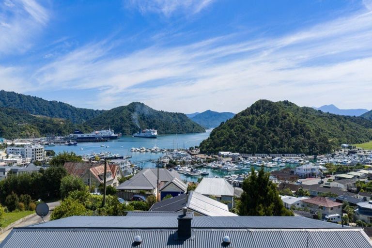 Photo of property in 7a Russell Street, Picton, 7220