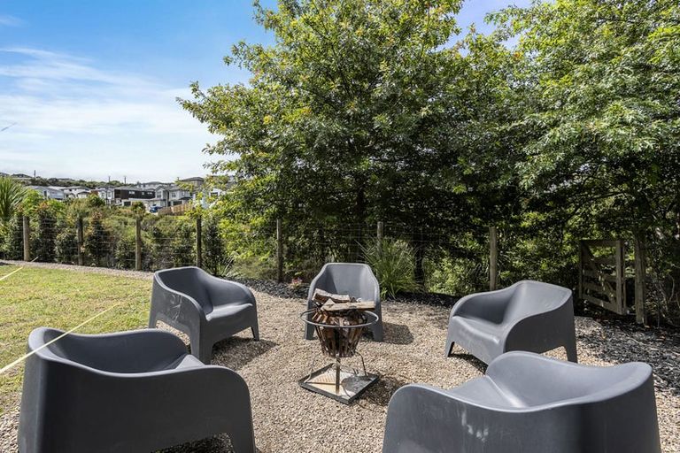 Photo of property in 112 Grand Drive, Orewa, 0931