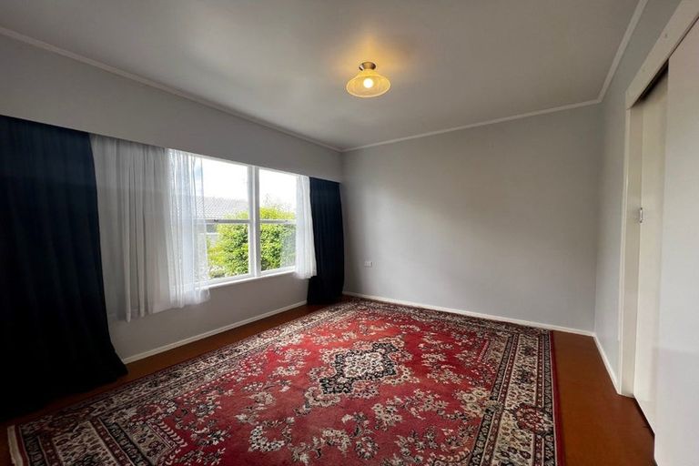 Photo of property in 1/31 Marcel Place, Glenfield, Auckland, 0629