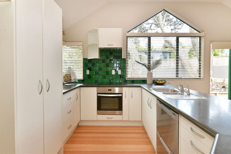 Photo of property in 108 Stanmore Bay Road, Stanmore Bay, Whangaparaoa, 0932