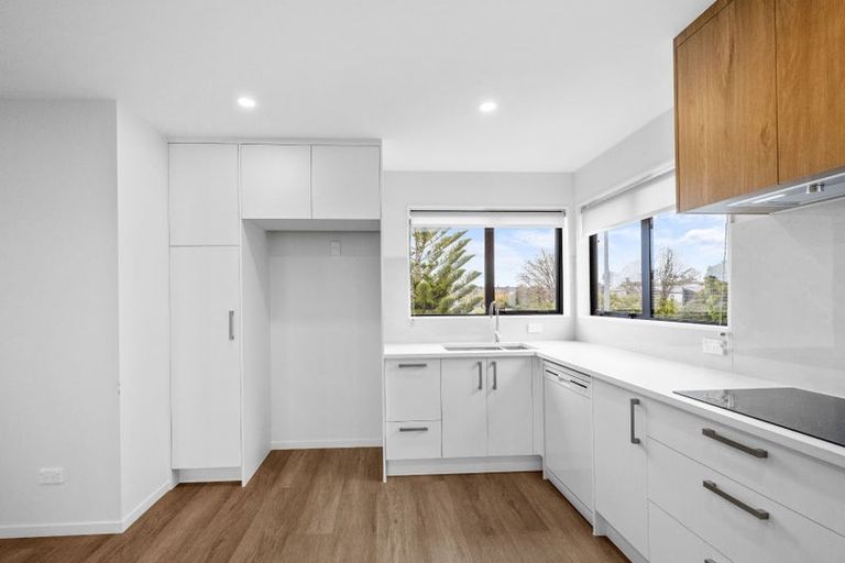 Photo of property in 16 Gossamer Drive, Pakuranga Heights, Auckland, 2010