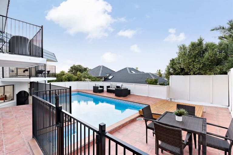 Photo of property in 21a Garadice Road, Rothesay Bay, Auckland, 0630