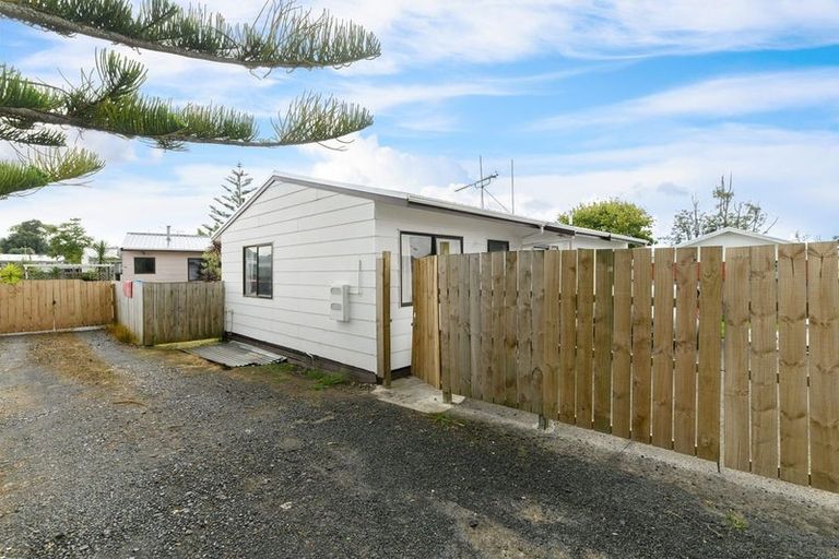Photo of property in 1/44 Shifnal Drive, Randwick Park, Auckland, 2105