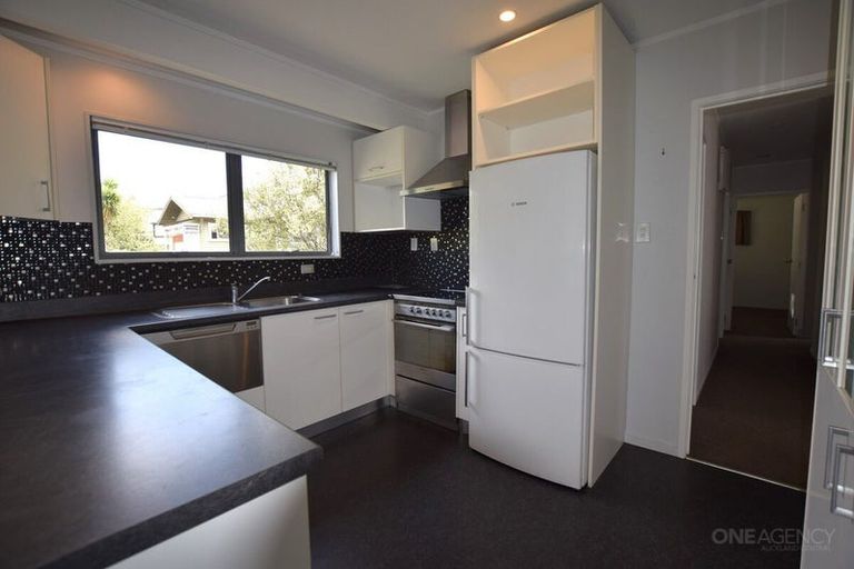 Photo of property in 63 Kirby Street, Glendene, Auckland, 0602