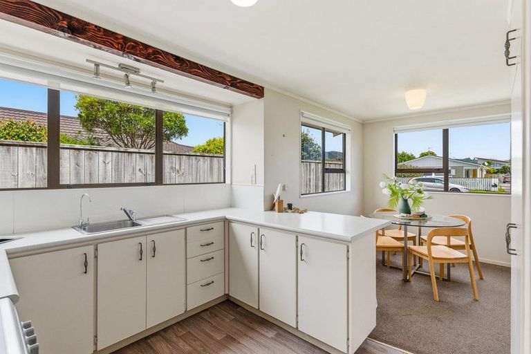 Photo of property in 27 Oriwa Street, Waikanae, 5036