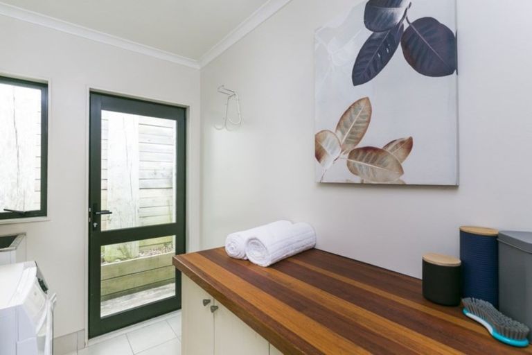 Photo of property in 16 View Road, Titahi Bay, Porirua, 5022