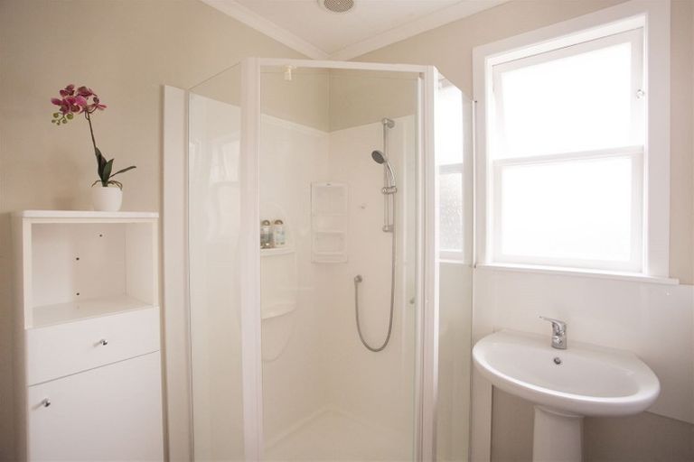 Photo of property in 2 Oban Place, Awapuni, Palmerston North, 4412