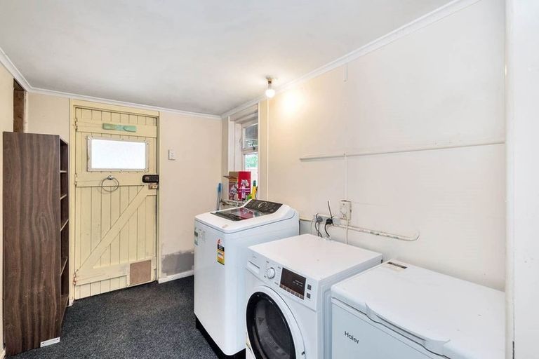 Photo of property in 102 Sunnyside Road, Sunnyvale, Auckland, 0612