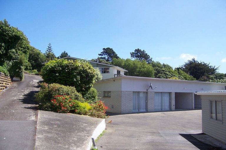 Photo of property in 3c Peckham Grove, Tawa, Wellington, 5028