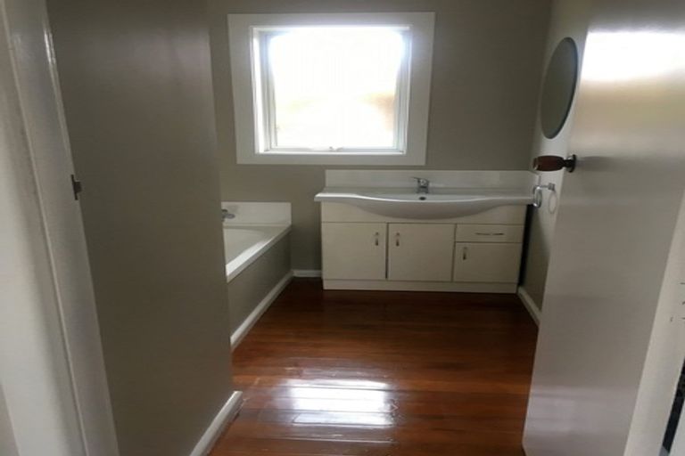 Photo of property in 44 Dunstan Crescent, Hornby, Christchurch, 8042