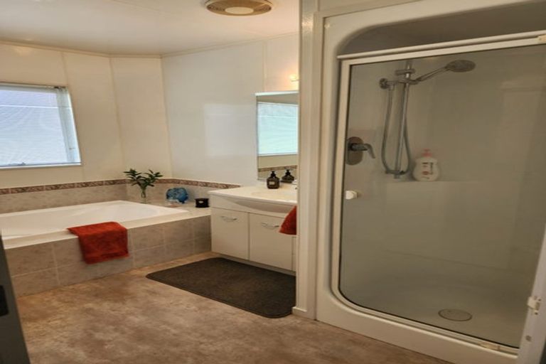 Photo of property in 12 Shelter Grove, Frankleigh Park, New Plymouth, 4310