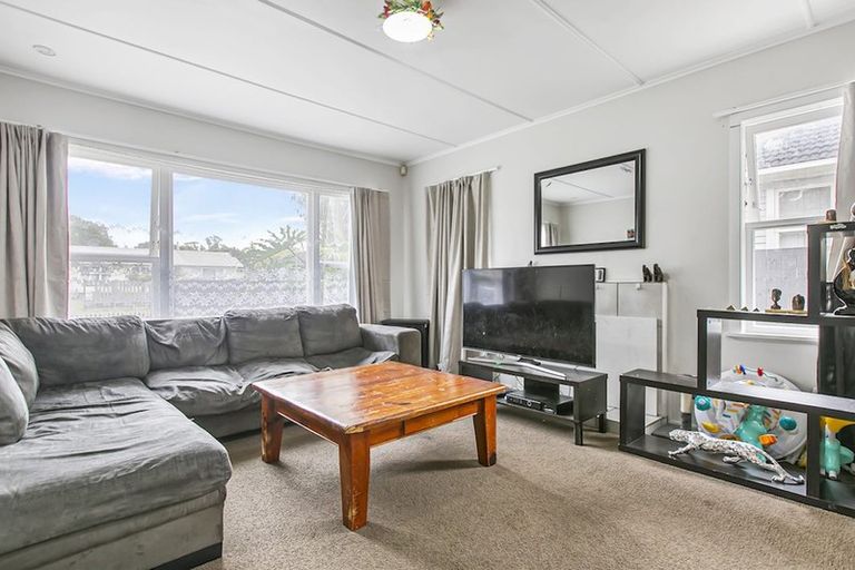 Photo of property in 64 Friedlanders Road, Manurewa, Auckland, 2102